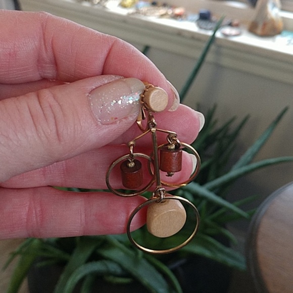 none Jewelry - 💖Vintage Clip on Earrings,wood/goldtone